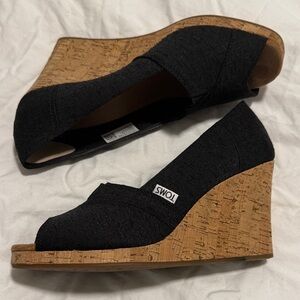 Tom’s size 8.5 black cork wedges